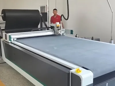 Equipos de corte y línea de producción para cinta termofusible, placas, fieltro / tejido de carbono, membranas y placas de extremo